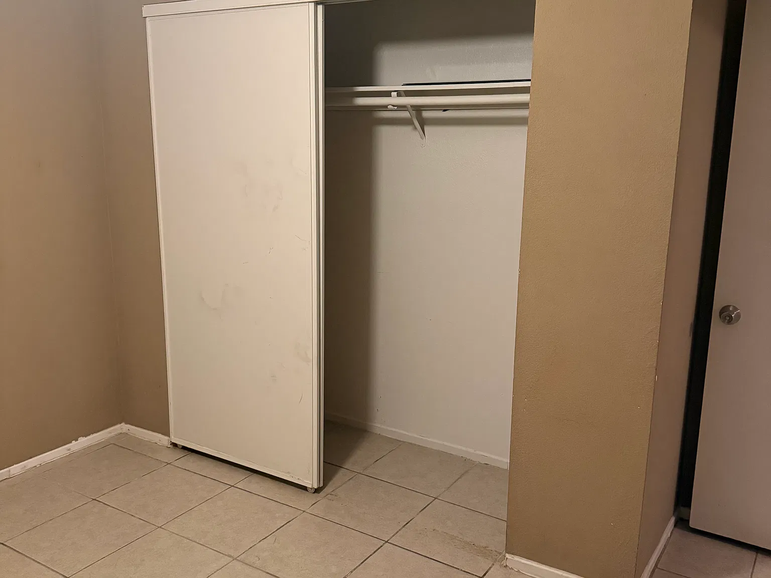 2 bed, 960 sqft, $2,000 — Photo 2
