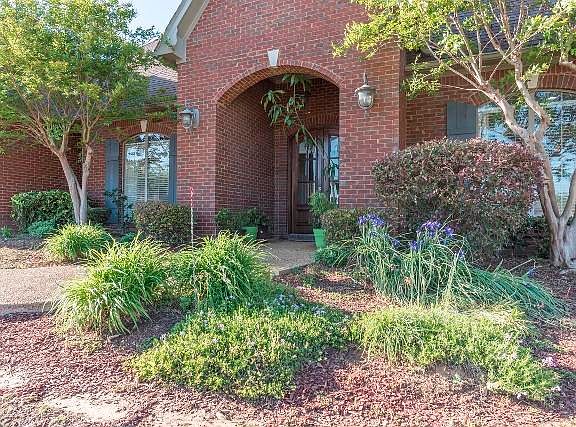 3rd image of 102 Claudia Dr