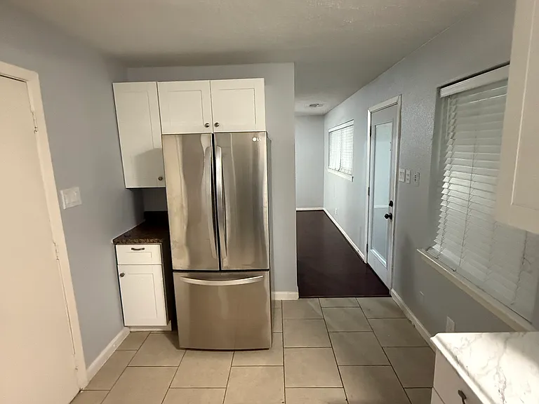 2720 Martin St — Photo 10