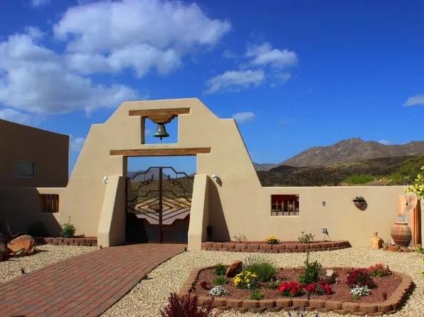 15554 Space Murals Ln, Las Cruces, NM 88011