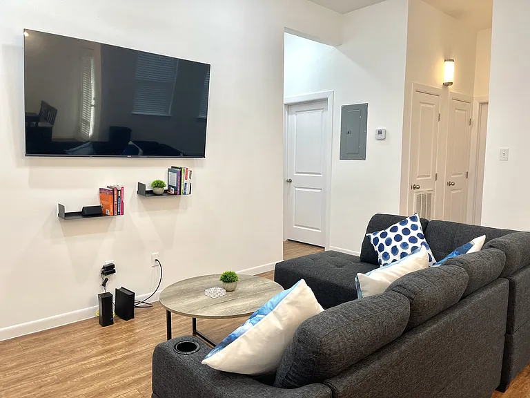 1515 W Houston Ave #6 — Photo 7