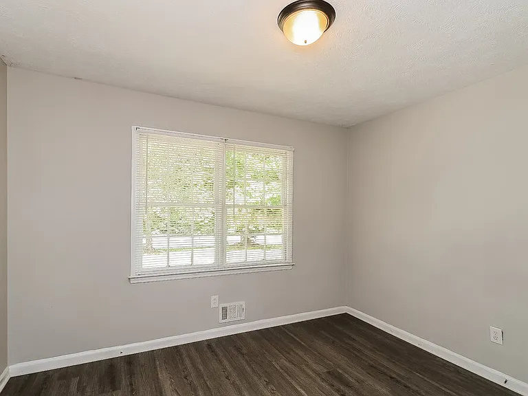 851 Grayson Hwy — Photo 18