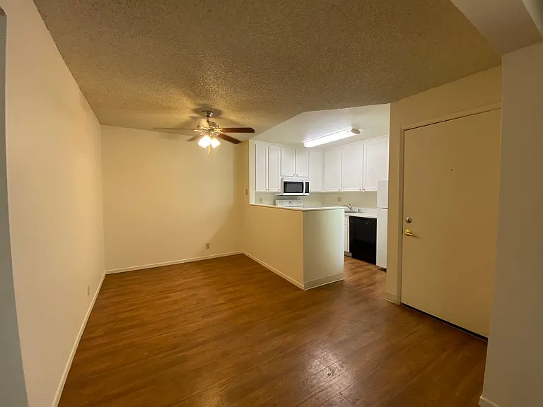 Eastlake Apartments — Photo 21