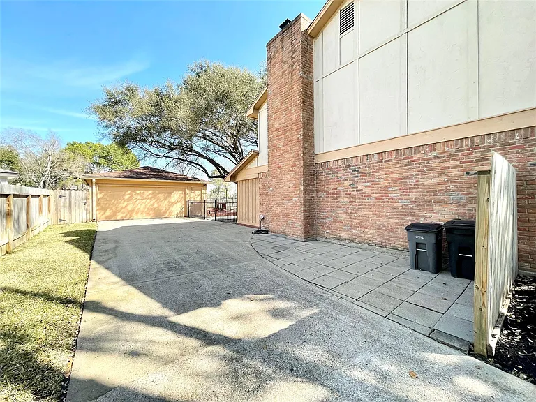 15006 Elmont Dr — Photo 3