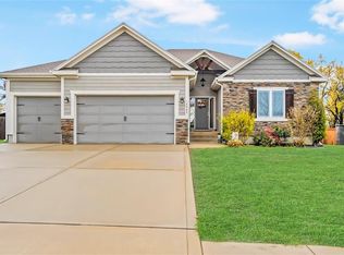 12007 Astor Ct, Peculiar, MO 64078