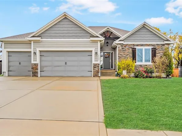 12007 Astor Ct, Peculiar, MO 64078