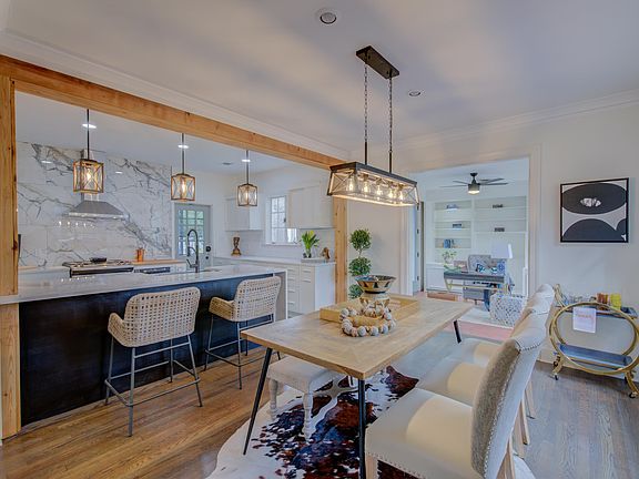 2nd image of 1578 N PARKWAY