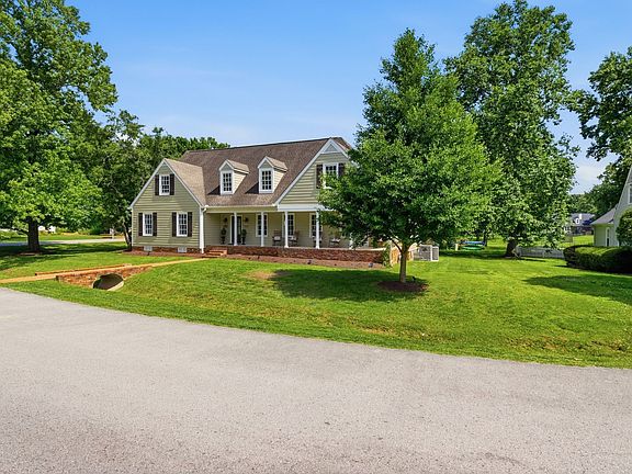 3rd image of 1111 Greenleaf Way