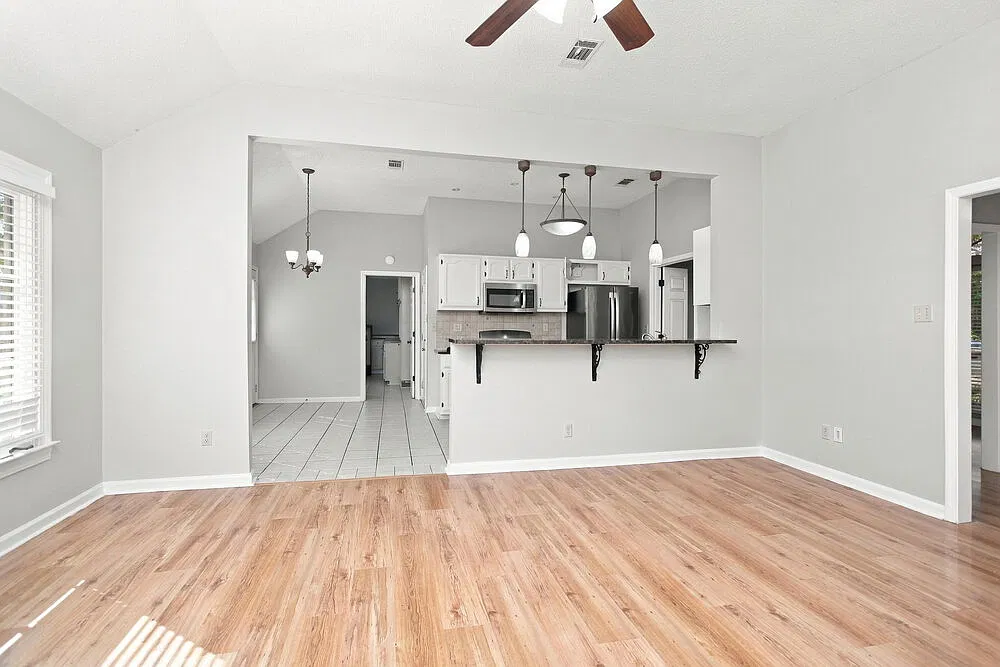 3 bed, 2.0 bath, 1893 sqft, $1,925 — Photo 3