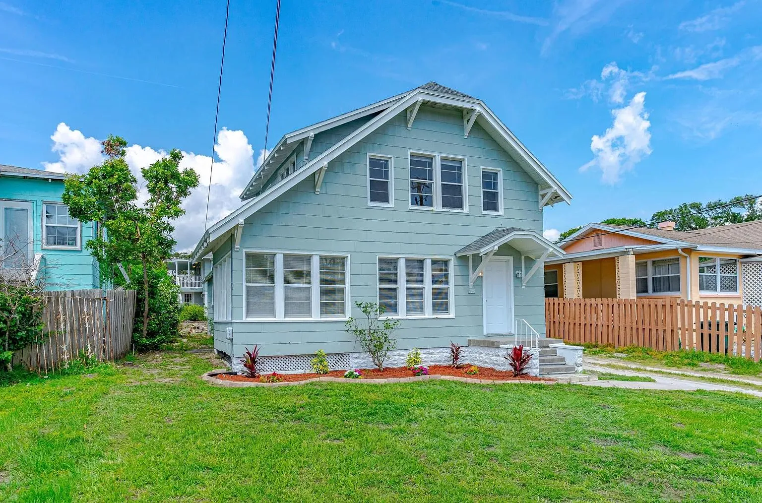 725 N Peninsula Dr — Photo 1