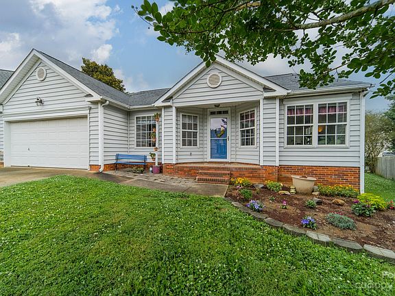 2nd image of 206 Strawberry Knoll Dr