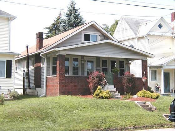 1st image of 902 32nd St