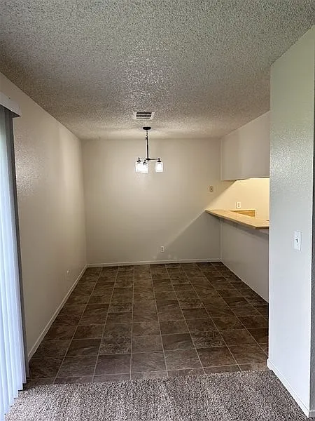 2 bed, 1.0 bath, 940 sqft, $1,295 — Photo 3
