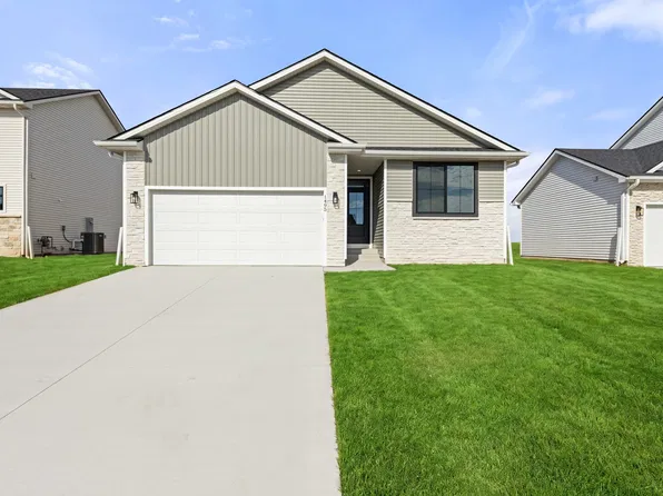 1495 Locust St, Waukee, IA 50263