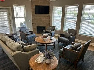 Hunter Oaks — Photo 7