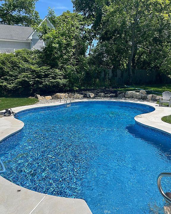 2nd image of 3 Hill Ct