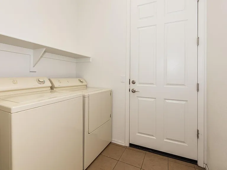 4511 N Dryden St — Photo 19