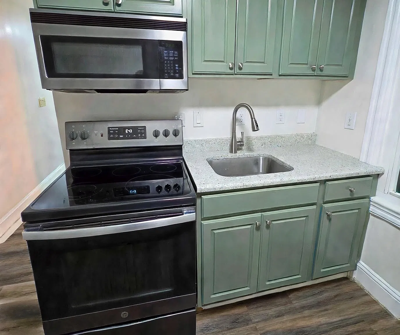 260 E Chestnut St — Photo 1