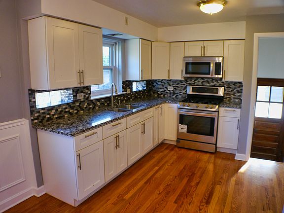 3rd image of 10206 Kedvale Ave