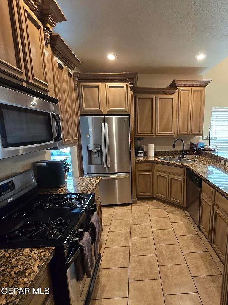 3 bed, 1667 sqft, $2,000 — Photo 3