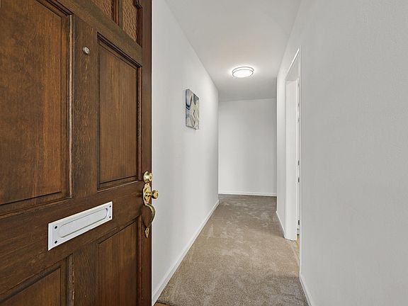 4th image of 577 Jonathan Way