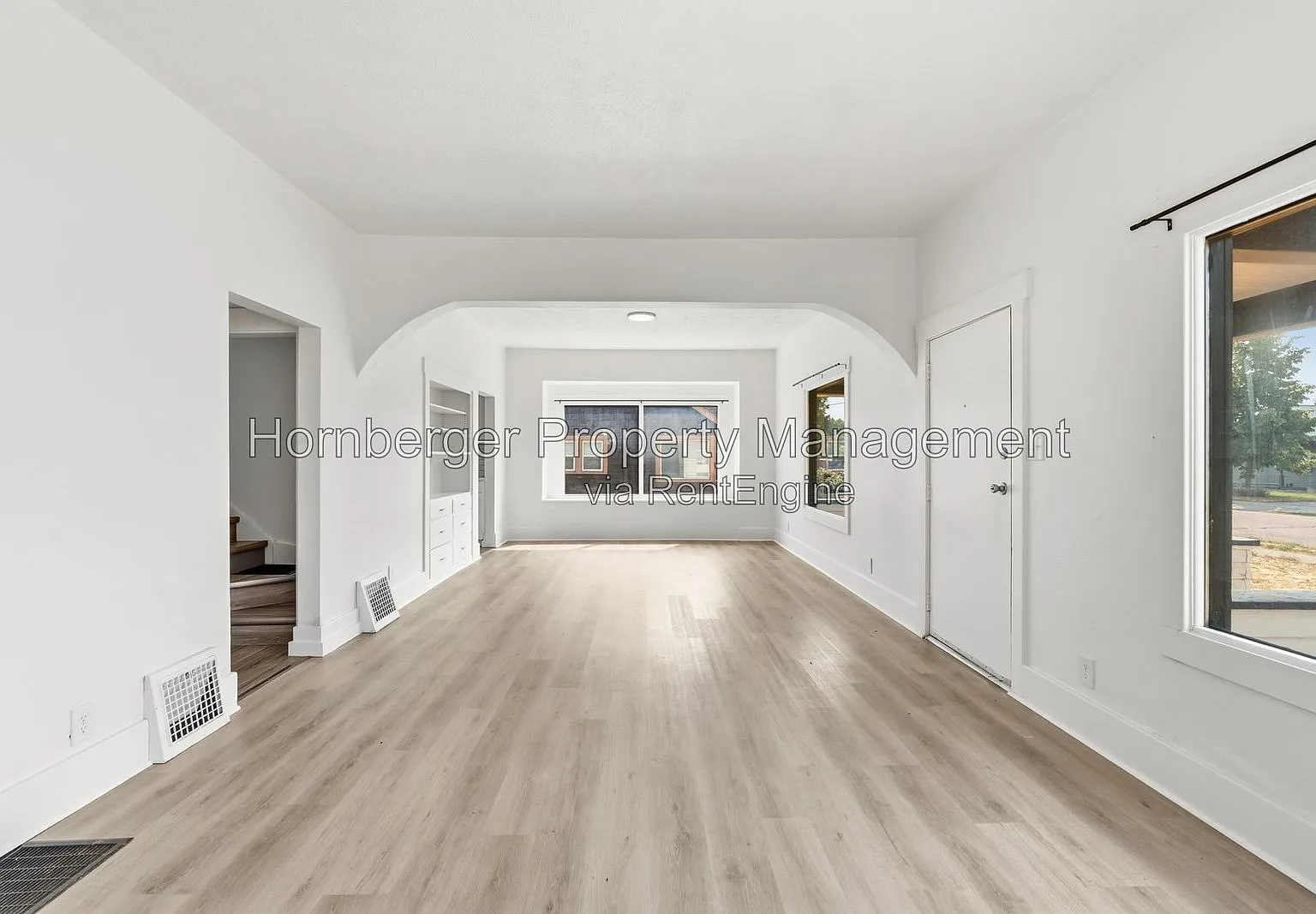4 bed, 1.0 bath, 1400 sqft, $1,925 — Photo 3