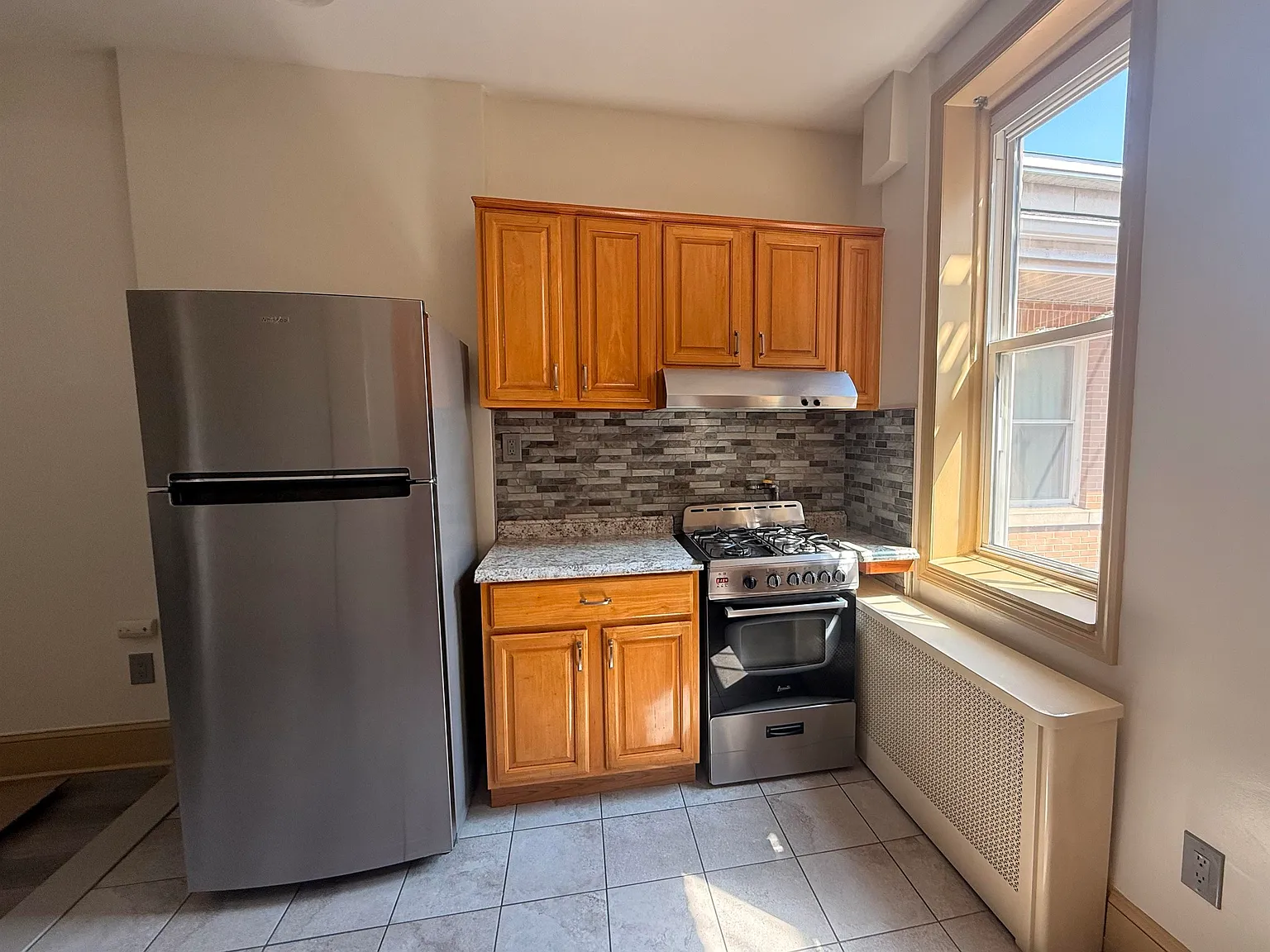 2 bed, 1.0 bath, 650 sqft, $2,200 — Photo 3