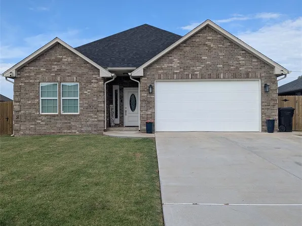 137 SW 7th St, Moore, OK 73160
