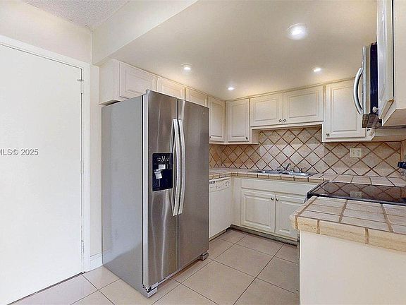 5th image of 13953 Kendall Lakes Cir #2108