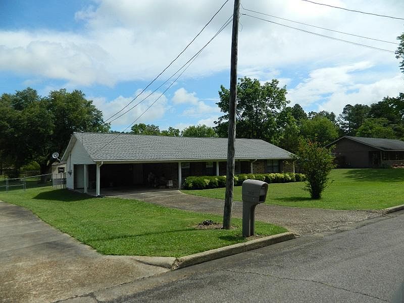 2nd image of 2412 McArthur Dr