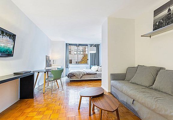 4th image of 350 W 50th St APT 3L