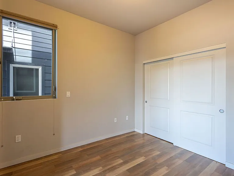 1607 NW Davis St — Photo 31
