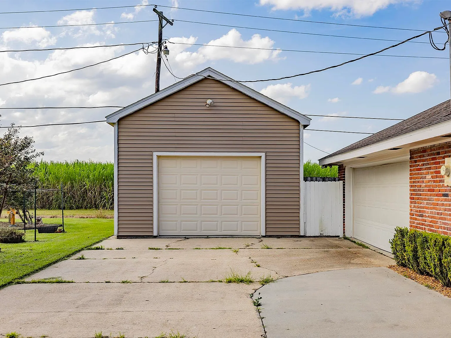 4 bed, 2552 sqft, $2,400 — Photo 4
