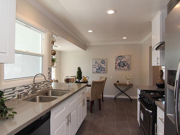 2nd image of 820 Santa Paula Ave