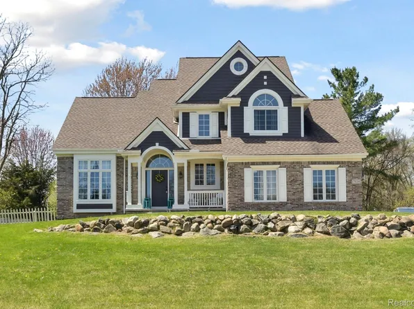 7520 Fairview Dr, Goodrich, MI 48438