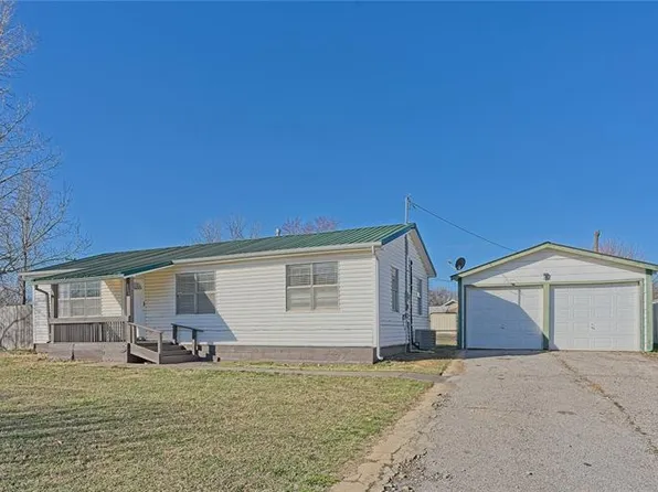 311 N Cimarron Rd, Tuttle, OK 73089