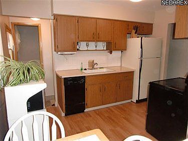 4th image of 960 Chelston Ave