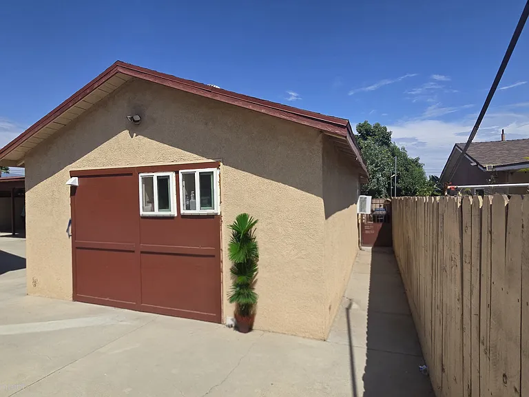 1175 Cypress Ave #B — Photo 3