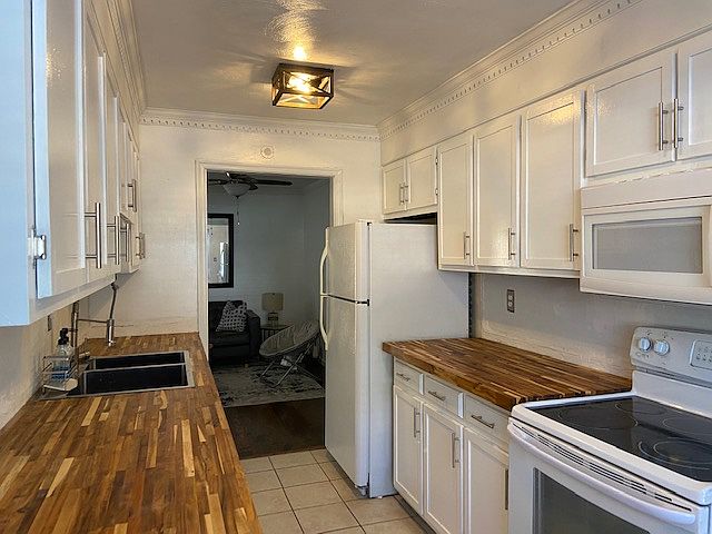 2nd image of 21 Colonial Way