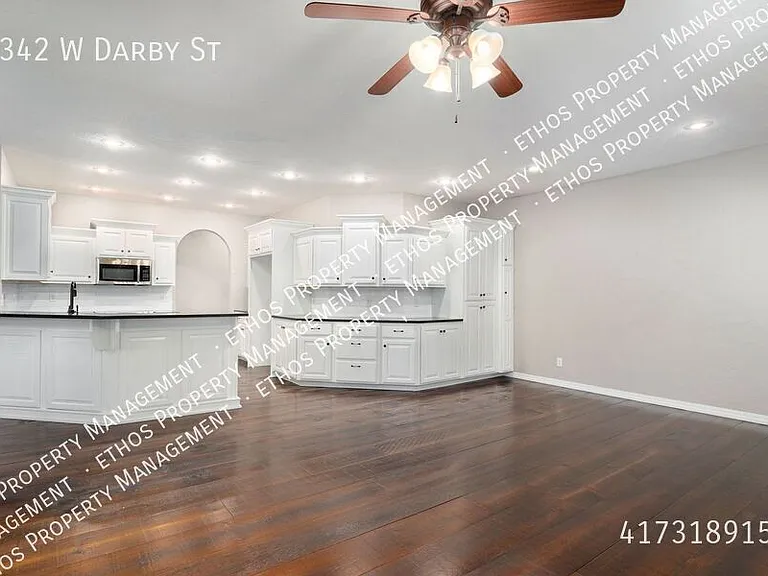 2342 W Darby St — Photo 14