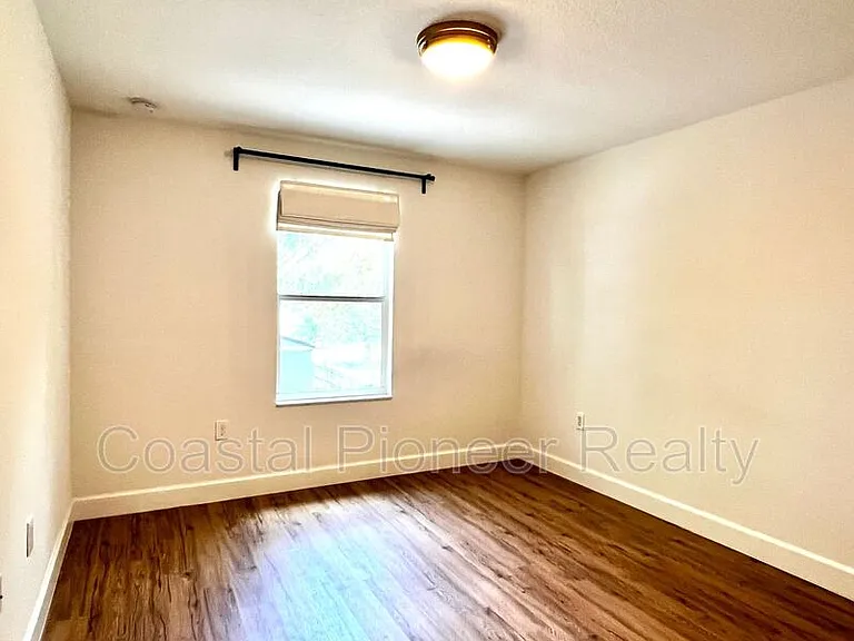 1738 W Spruce St — Photo 37