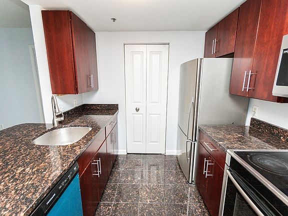 5th image of 8-12 Museum Way Unit 1425