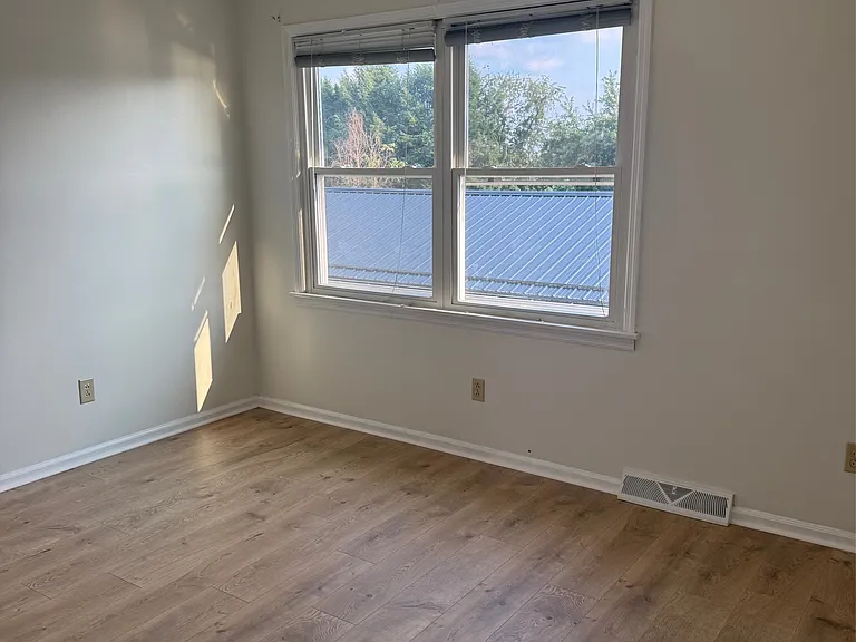 507 Lovers Ln — Photo 9