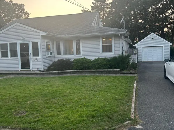 208 Halliard Avenue, Beachwood, NJ 08722