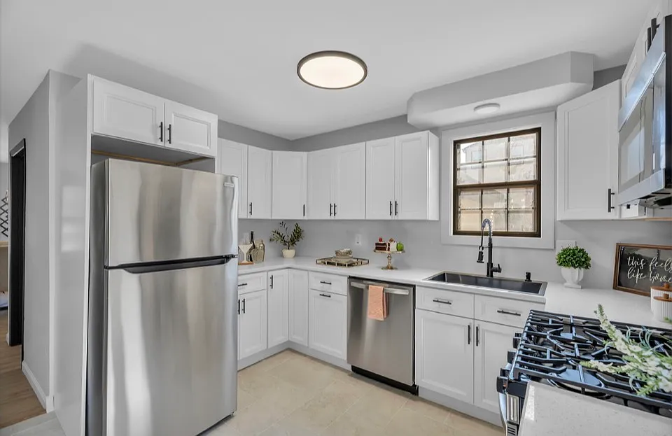 4 bed, 2258 sqft, $3,200 — Photo 2
