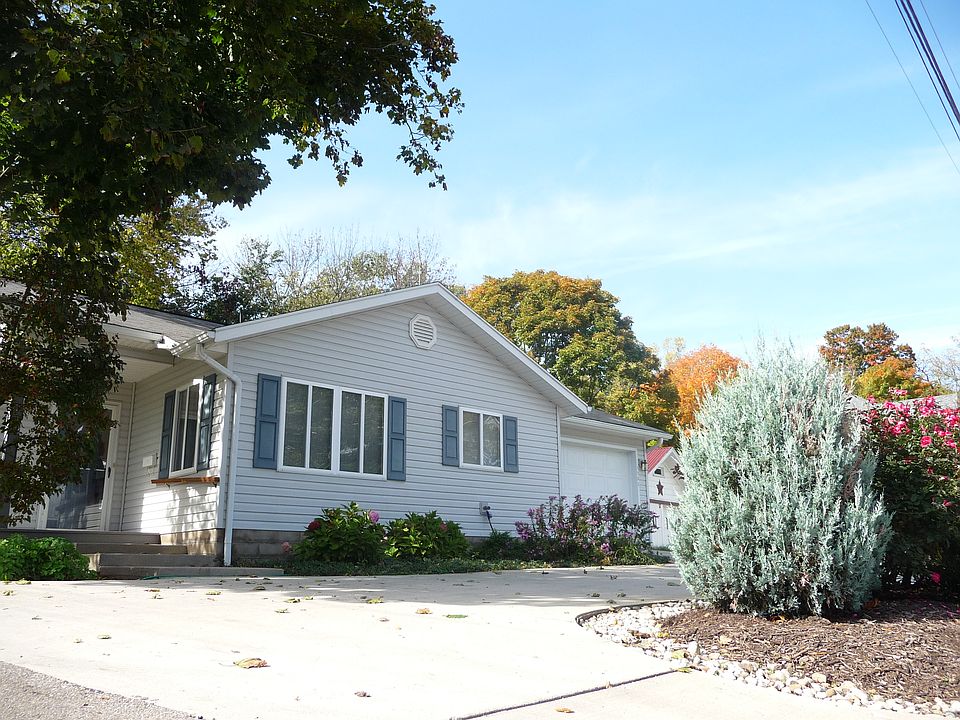 1202 S. Ridge house faces east has off-street parking
