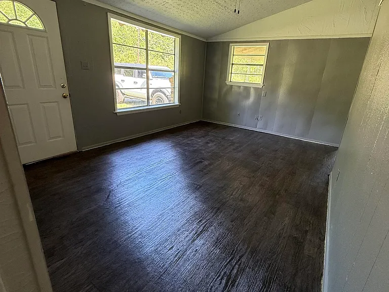 306 Paul St — Photo 3