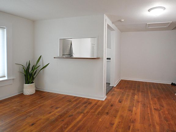 5th image of 814 W Russell Pl #A
