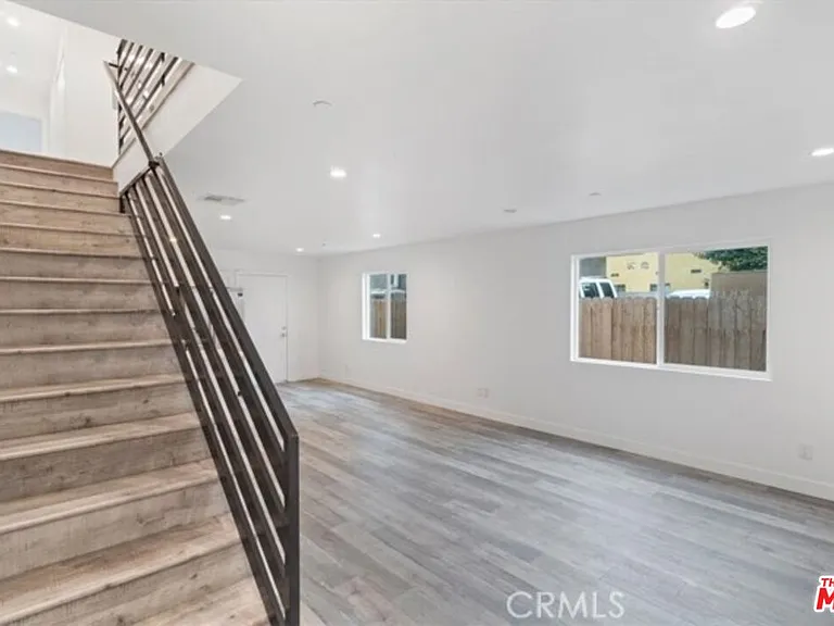 5643 Willowcrest Ave — Photo 2