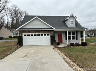 17 Grasshopper Dr, Etowah, NC 28729